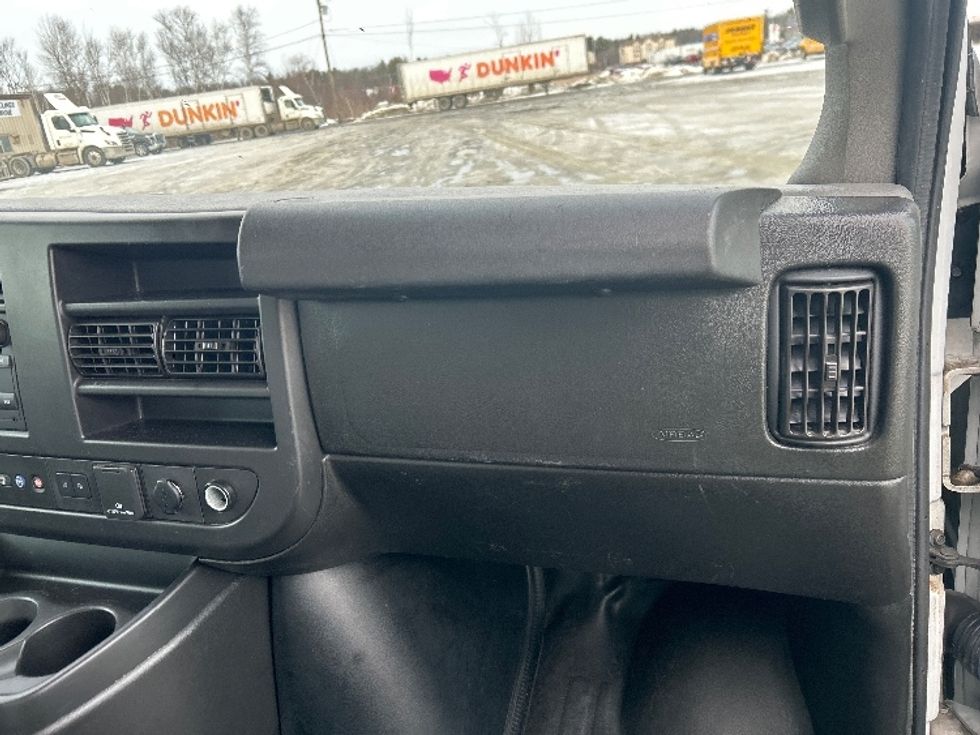 Light Duty Box Truck-Light and Medium Duty Trucks-GMC-2021-Savana G33903-Londonderry-NH-115,579\n\t\tmiles-$ 26,000 - Image 21