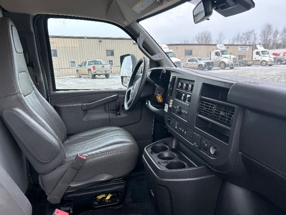 Light Duty Box Truck-Light and Medium Duty Trucks-GMC-2021-Savana G33903-Londonderry-NH-115,579\n\t\tmiles-$ 26,000 - Image 22