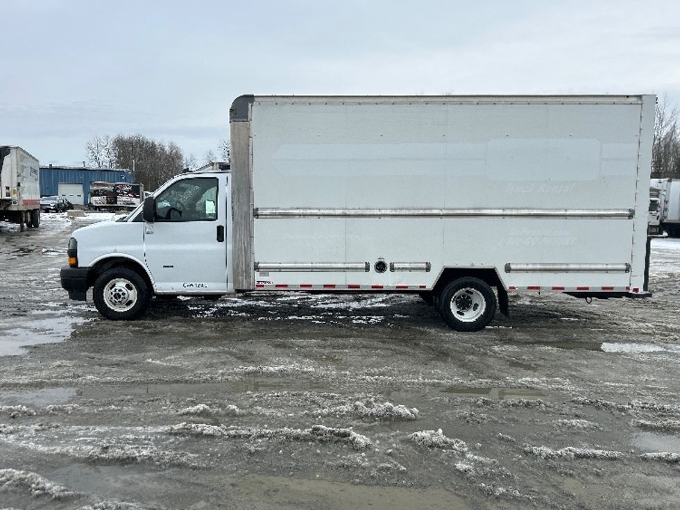 Light Duty Box Truck-Light and Medium Duty Trucks-GMC-2021-Savana G33903-Londonderry-NH-115,579\n\t\tmiles-$ 26,000 - Image 4