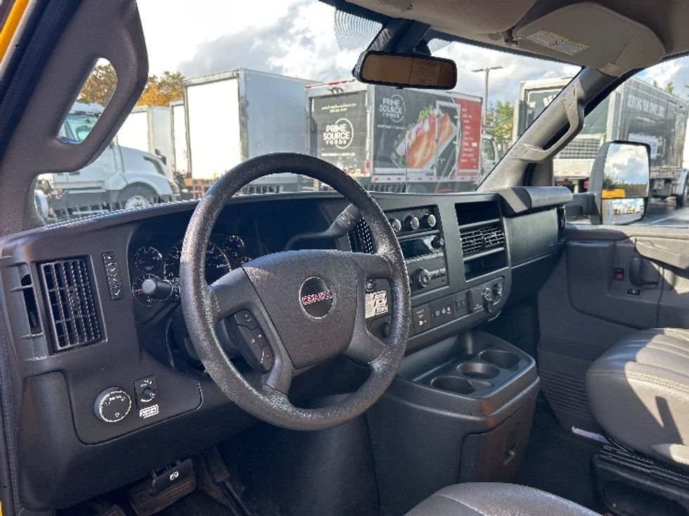 Light Duty Box Truck-Light and Medium Duty Trucks-GMC-2021-Savana G33903-Londonderry-NH-121,119\n\t\tmiles-$ 22,750 - Image 17