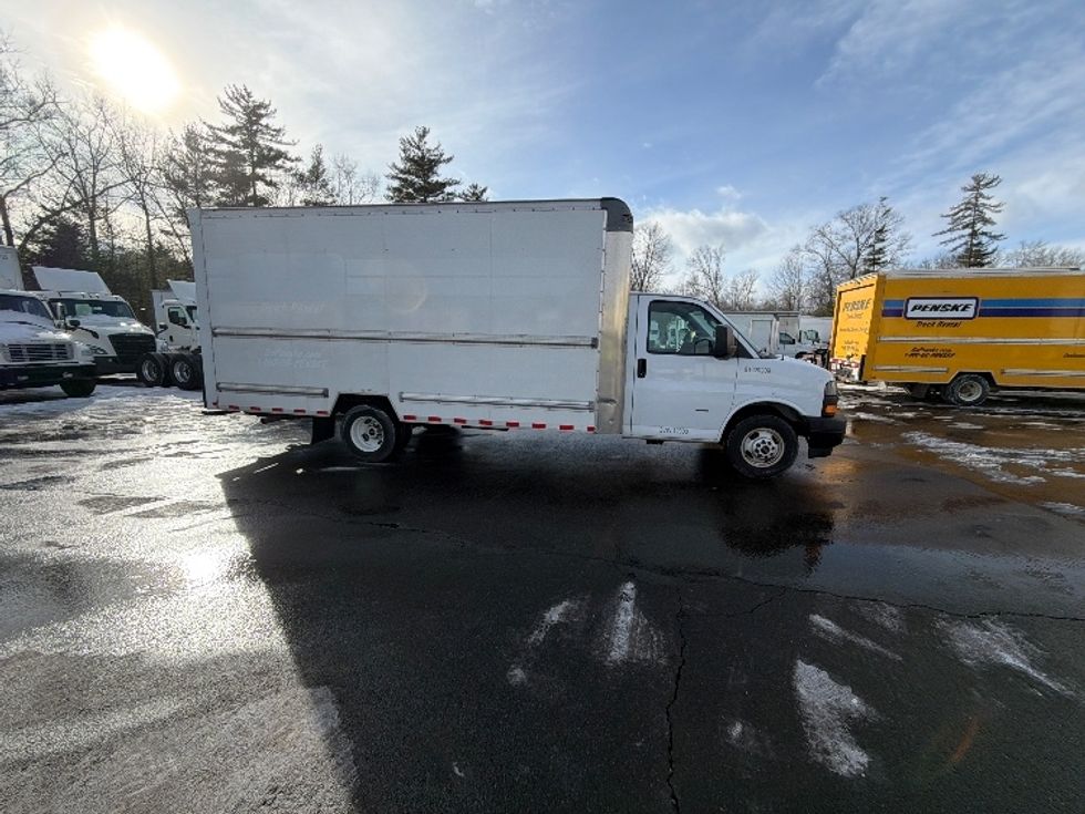Light Duty Box Truck-Light and Medium Duty Trucks-GMC-2021-Savana G33903-Londonderry-NH-87,122\n\t\tmiles-$ 29,000 - Image 15