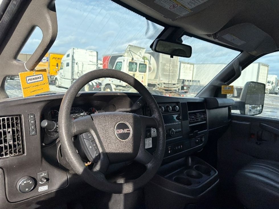 Light Duty Box Truck-Light and Medium Duty Trucks-GMC-2021-Savana G33903-Londonderry-NH-87,122\n\t\tmiles-$ 29,000 - Image 17