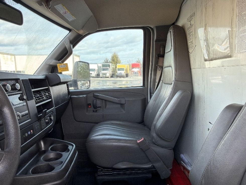 Light Duty Box Truck-Light and Medium Duty Trucks-GMC-2021-Savana G33903-Londonderry-NH-87,122\n\t\tmiles-$ 29,000 - Image 19