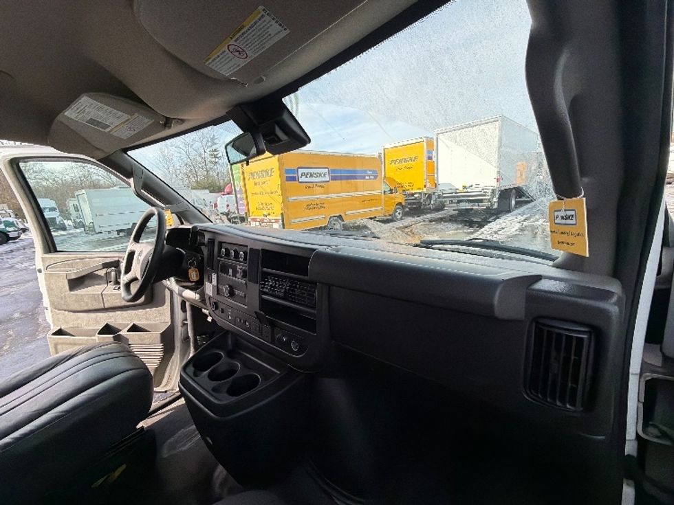 Light Duty Box Truck-Light and Medium Duty Trucks-GMC-2021-Savana G33903-Londonderry-NH-87,122\n\t\tmiles-$ 29,000 - Image 21