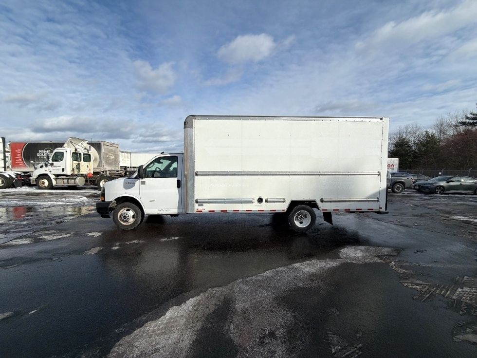 Light Duty Box Truck-Light and Medium Duty Trucks-GMC-2021-Savana G33903-Londonderry-NH-87,122\n\t\tmiles-$ 29,000 - Image 4