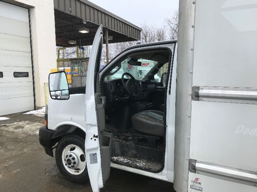Light Duty Box Truck-Light and Medium Duty Trucks-GMC-2021-Savana G33903-Londonderry-NH-95,300\n\t\tmiles-$ 28,250 - Image 16