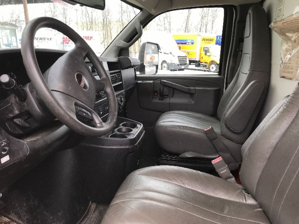 Light Duty Box Truck-Light and Medium Duty Trucks-GMC-2021-Savana G33903-Londonderry-NH-95,300\n\t\tmiles-$ 28,250 - Image 17