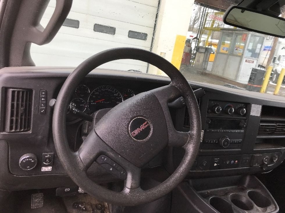 Light Duty Box Truck-Light and Medium Duty Trucks-GMC-2021-Savana G33903-Londonderry-NH-95,300\n\t\tmiles-$ 28,250 - Image 18