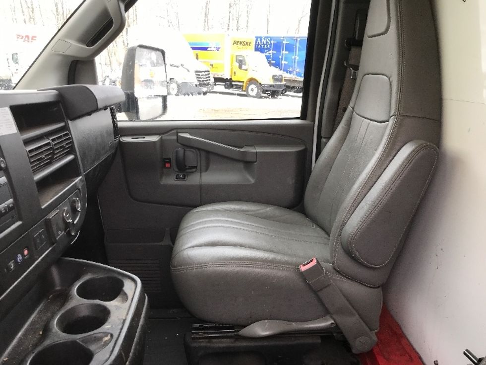 Light Duty Box Truck-Light and Medium Duty Trucks-GMC-2021-Savana G33903-Londonderry-NH-95,300\n\t\tmiles-$ 28,250 - Image 19