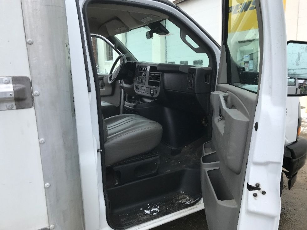 Light Duty Box Truck-Light and Medium Duty Trucks-GMC-2021-Savana G33903-Londonderry-NH-95,300\n\t\tmiles-$ 28,250 - Image 20