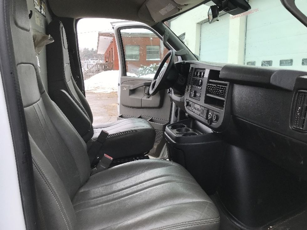 Light Duty Box Truck-Light and Medium Duty Trucks-GMC-2021-Savana G33903-Londonderry-NH-95,300\n\t\tmiles-$ 28,250 - Image 22