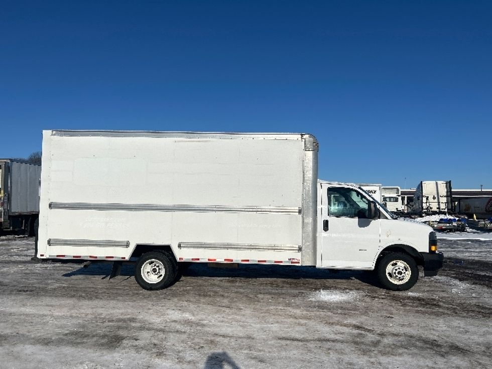 Light Duty Box Truck-Light and Medium Duty Trucks-GMC-2021-Savana G33903-Londonderry-NH-96,424\n\t\tmiles-$ 28,000 - Image 15