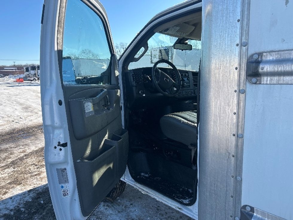 Light Duty Box Truck-Light and Medium Duty Trucks-GMC-2021-Savana G33903-Londonderry-NH-96,424\n\t\tmiles-$ 28,000 - Image 16
