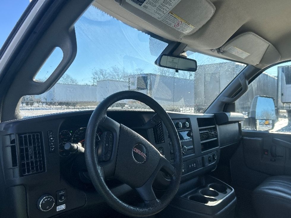 Light Duty Box Truck-Light and Medium Duty Trucks-GMC-2021-Savana G33903-Londonderry-NH-96,424\n\t\tmiles-$ 28,000 - Image 17
