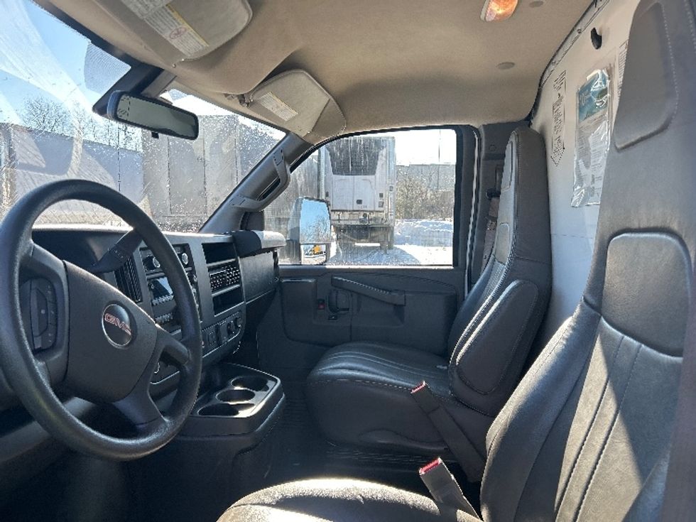 Light Duty Box Truck-Light and Medium Duty Trucks-GMC-2021-Savana G33903-Londonderry-NH-96,424\n\t\tmiles-$ 28,000 - Image 19