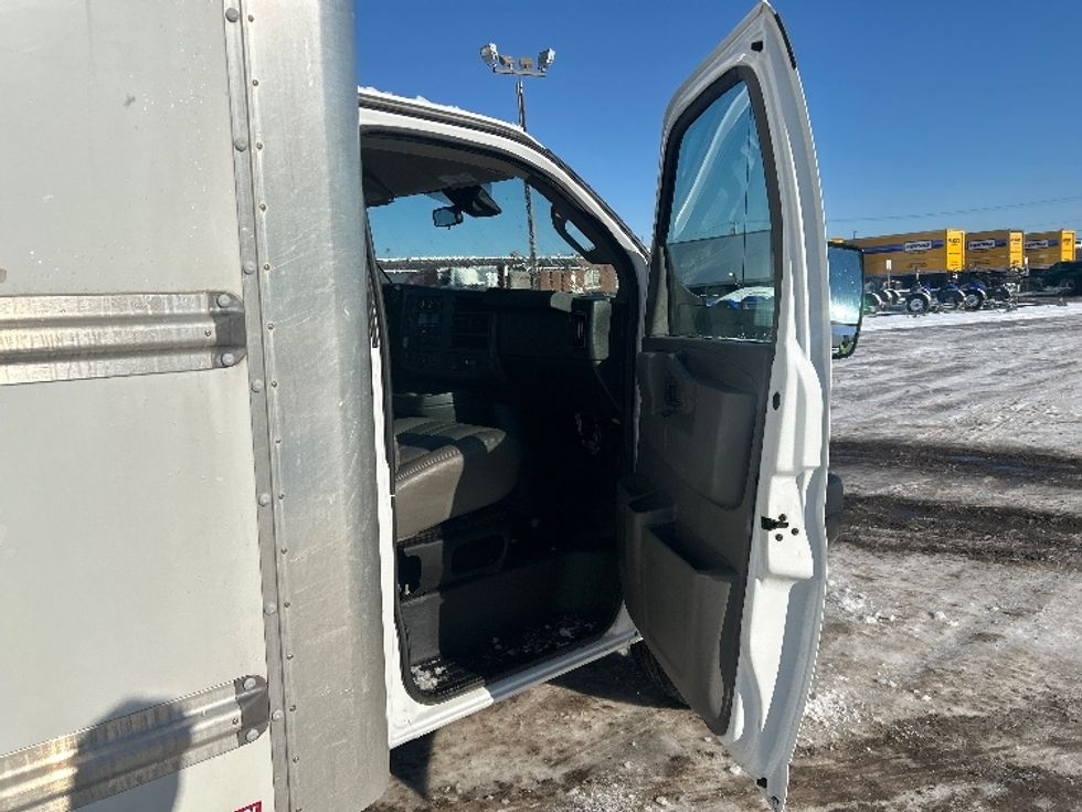 Light Duty Box Truck-Light and Medium Duty Trucks-GMC-2021-Savana G33903-Londonderry-NH-96,424\n\t\tmiles-$ 28,000 - Image 20
