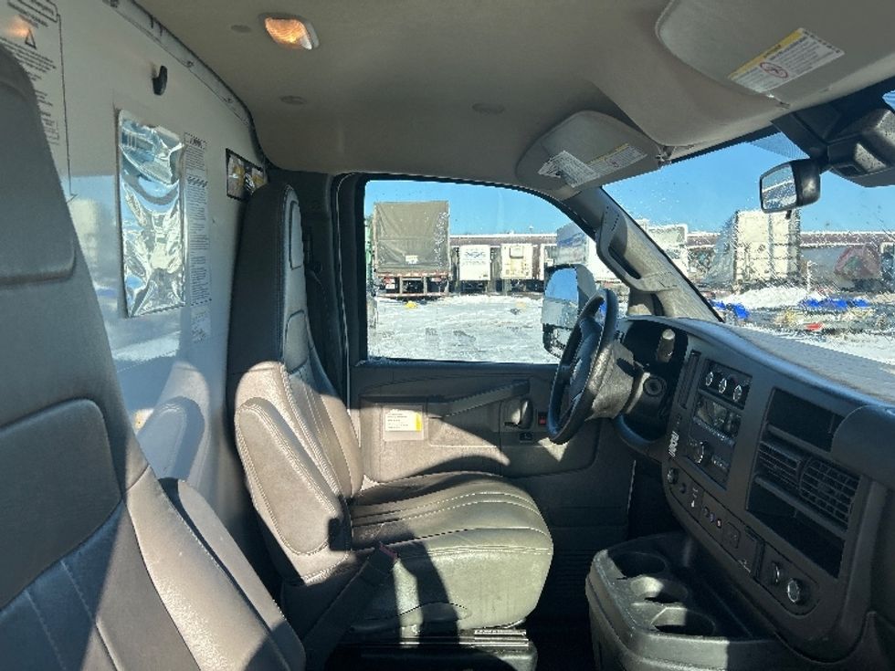 Light Duty Box Truck-Light and Medium Duty Trucks-GMC-2021-Savana G33903-Londonderry-NH-96,424\n\t\tmiles-$ 28,000 - Image 22