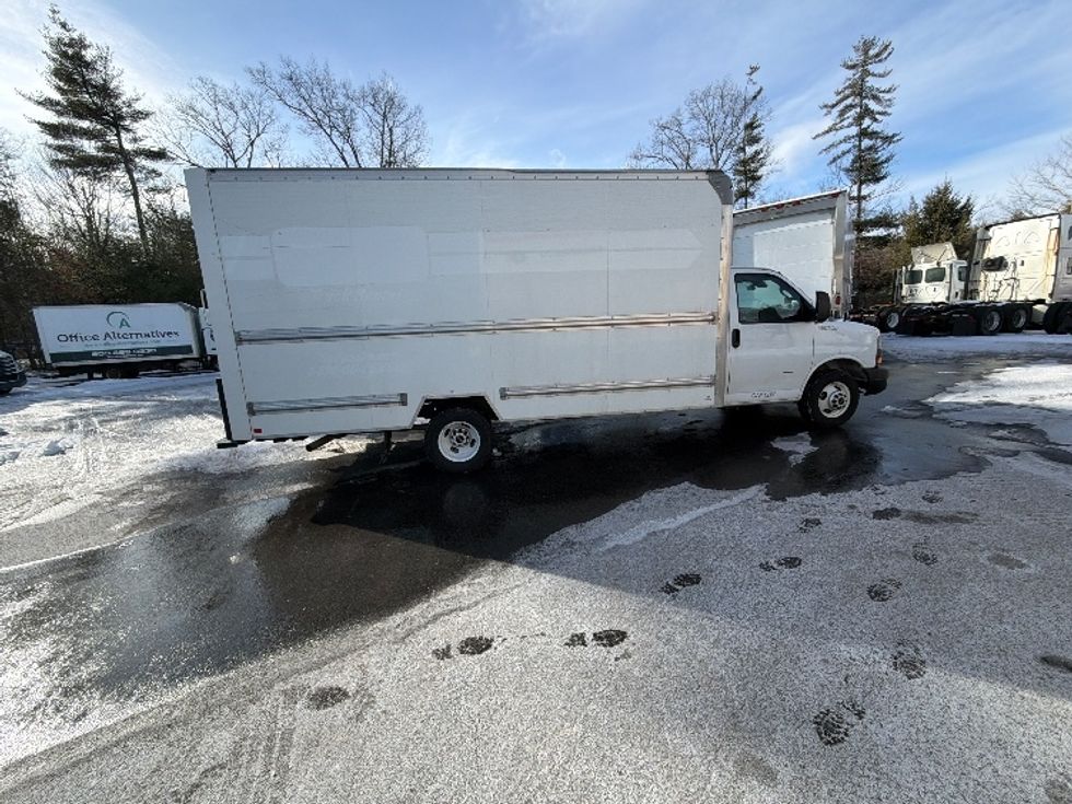 Light Duty Box Truck-Light and Medium Duty Trucks-GMC-2021-Savana G33903-Londonderry-NH-99,752\n\t\tmiles-$ 27,750 - Image 15