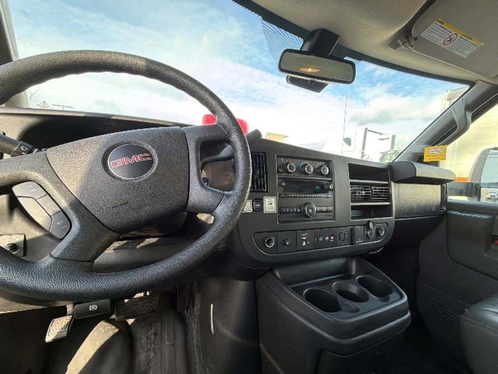 Light Duty Box Truck-Light and Medium Duty Trucks-GMC-2021-Savana G33903-Londonderry-NH-99,752\n\t\tmiles-$ 27,750 - Image 18