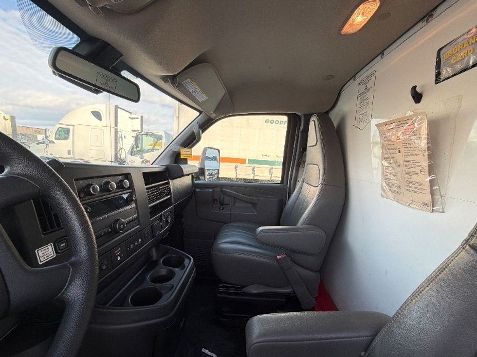 Light Duty Box Truck-Light and Medium Duty Trucks-GMC-2021-Savana G33903-Londonderry-NH-99,752\n\t\tmiles-$ 27,750 - Image 19