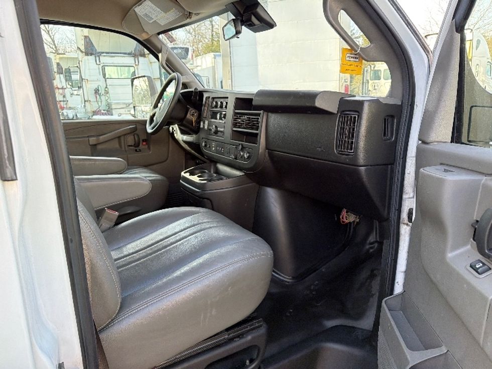 Light Duty Box Truck-Light and Medium Duty Trucks-GMC-2021-Savana G33903-Londonderry-NH-99,752\n\t\tmiles-$ 27,750 - Image 20