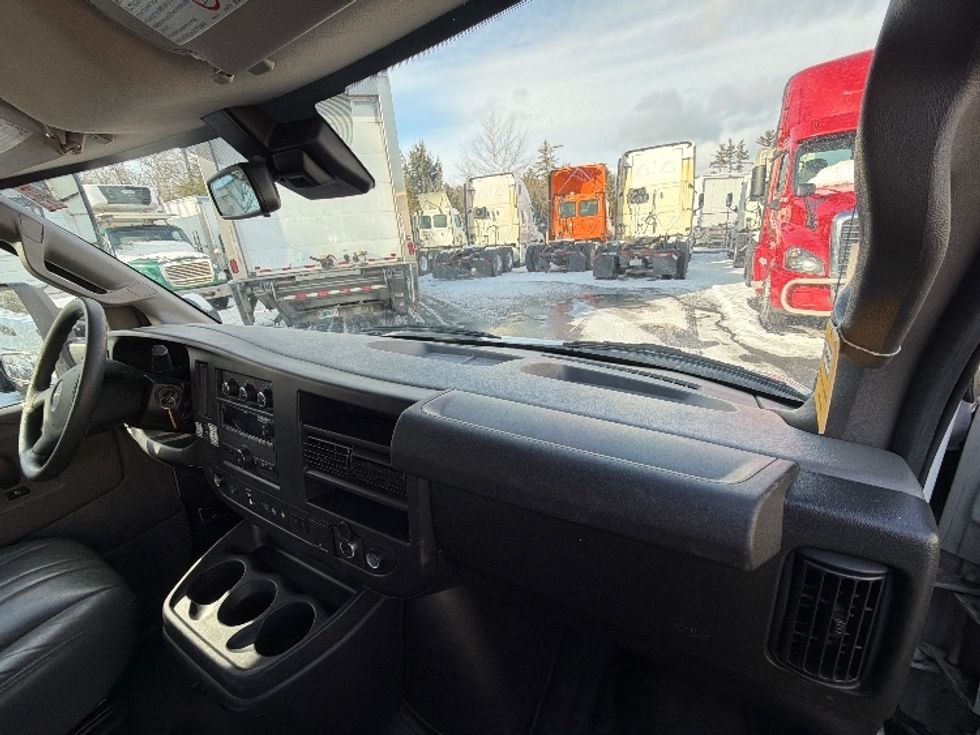 Light Duty Box Truck-Light and Medium Duty Trucks-GMC-2021-Savana G33903-Londonderry-NH-99,752\n\t\tmiles-$ 27,750 - Image 21