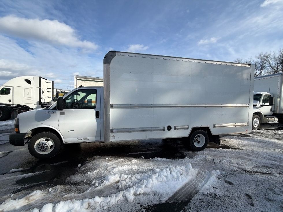 Light Duty Box Truck-Light and Medium Duty Trucks-GMC-2021-Savana G33903-Londonderry-NH-99,752\n\t\tmiles-$ 27,750 - Image 4
