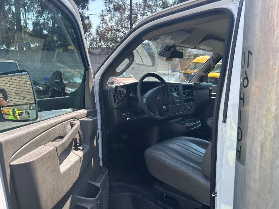 Light Duty Box Truck-Light and Medium Duty Trucks-GMC-2021-Savana G33903-Los Angeles-CA-84,338\n\t\tmiles-$ 33,500 - Image 15