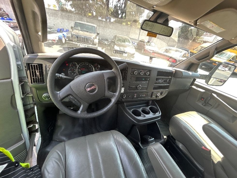 Light Duty Box Truck-Light and Medium Duty Trucks-GMC-2021-Savana G33903-Los Angeles-CA-84,338\n\t\tmiles-$ 33,500 - Image 23