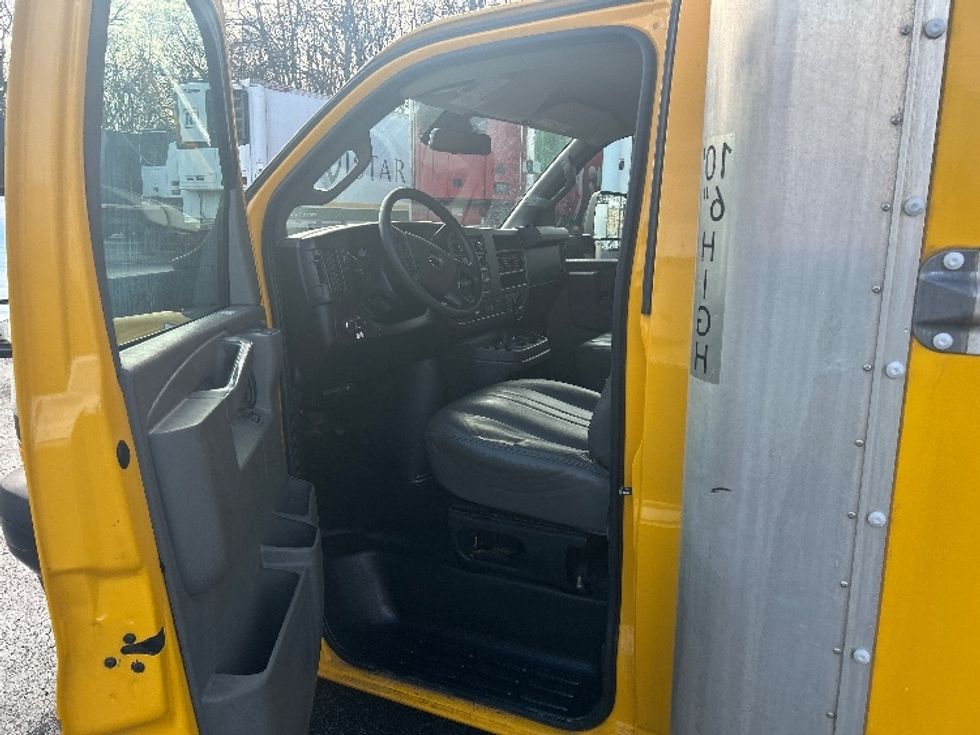 Light Duty Box Truck-Light and Medium Duty Trucks-GMC-2021-Savana G33903-Louisville-KY-104,256\n\t\tmiles-$ 25,000 - Image 16