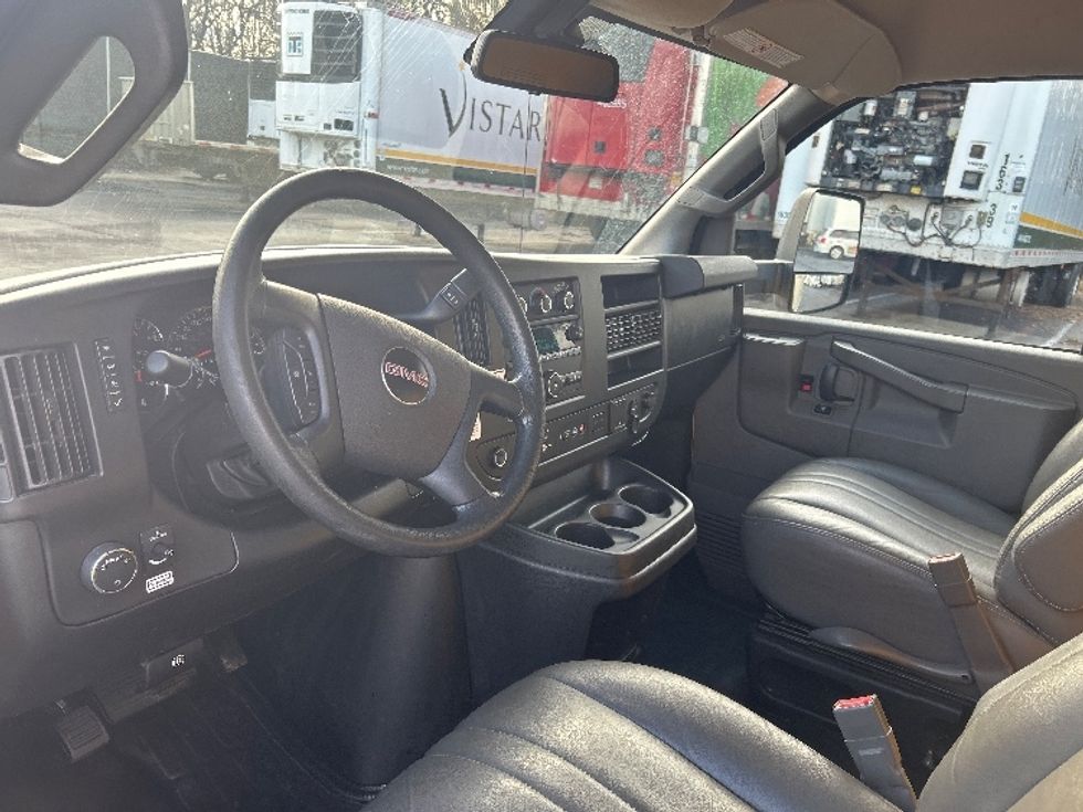 Light Duty Box Truck-Light and Medium Duty Trucks-GMC-2021-Savana G33903-Louisville-KY-104,256\n\t\tmiles-$ 25,000 - Image 17