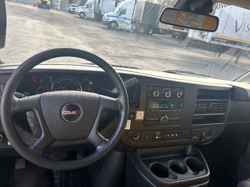 Light Duty Box Truck-Light and Medium Duty Trucks-GMC-2021-Savana G33903-Louisville-KY-104,256\n\t\tmiles-$ 25,000 - Image 18