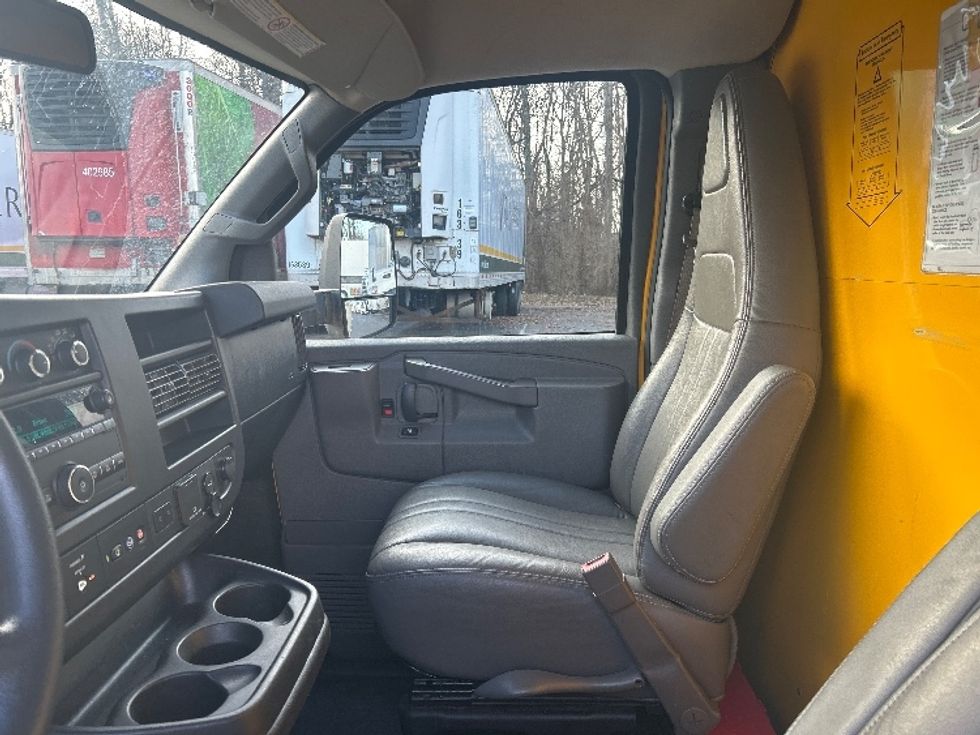 Light Duty Box Truck-Light and Medium Duty Trucks-GMC-2021-Savana G33903-Louisville-KY-104,256\n\t\tmiles-$ 25,000 - Image 19