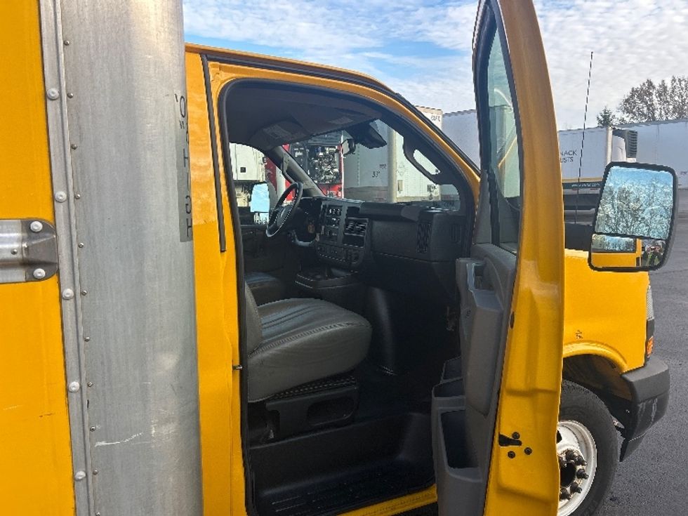 Light Duty Box Truck-Light and Medium Duty Trucks-GMC-2021-Savana G33903-Louisville-KY-104,256\n\t\tmiles-$ 25,000 - Image 20
