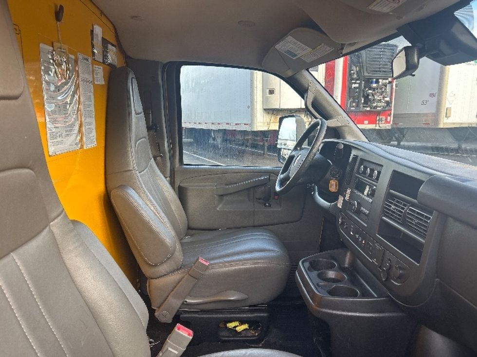 Light Duty Box Truck-Light and Medium Duty Trucks-GMC-2021-Savana G33903-Louisville-KY-104,256\n\t\tmiles-$ 25,000 - Image 22
