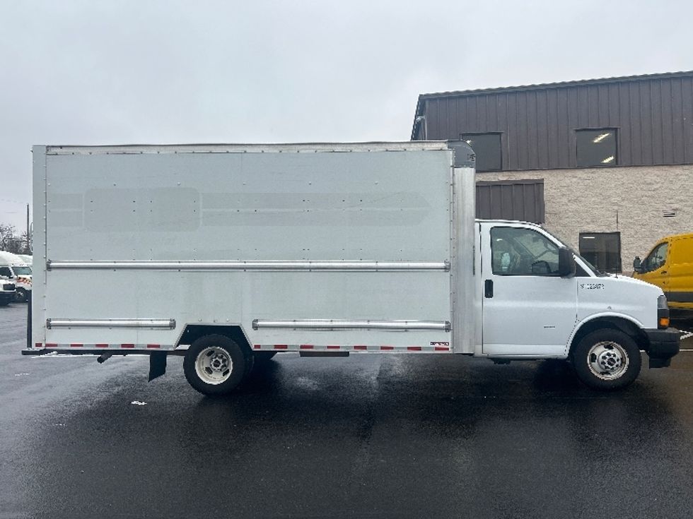 Light Duty Box Truck-Light and Medium Duty Trucks-GMC-2021-Savana G33903-Louisville-KY-104,508\n\t\tmiles-$ 28,500 - Image 14