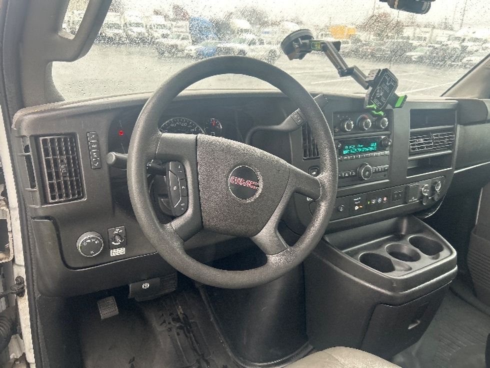 Light Duty Box Truck-Light and Medium Duty Trucks-GMC-2021-Savana G33903-Louisville-KY-104,508\n\t\tmiles-$ 28,500 - Image 16