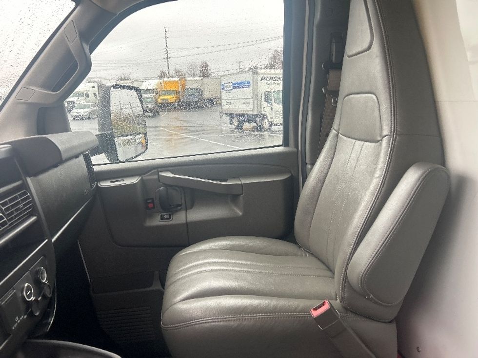 Light Duty Box Truck-Light and Medium Duty Trucks-GMC-2021-Savana G33903-Louisville-KY-104,508\n\t\tmiles-$ 28,500 - Image 18