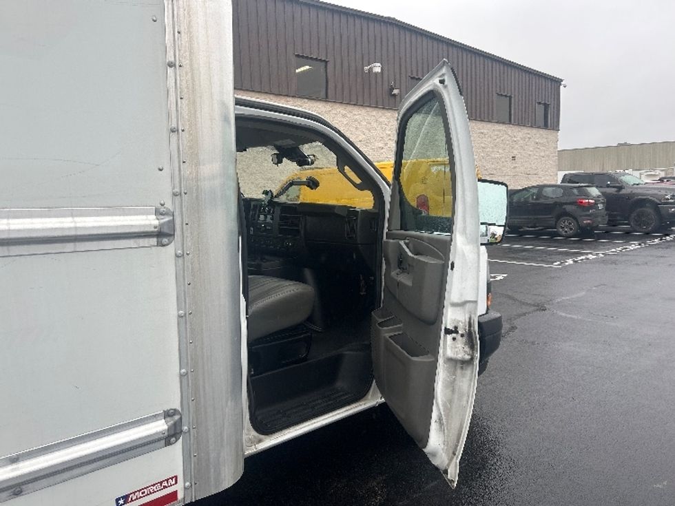 Light Duty Box Truck-Light and Medium Duty Trucks-GMC-2021-Savana G33903-Louisville-KY-104,508\n\t\tmiles-$ 28,500 - Image 19