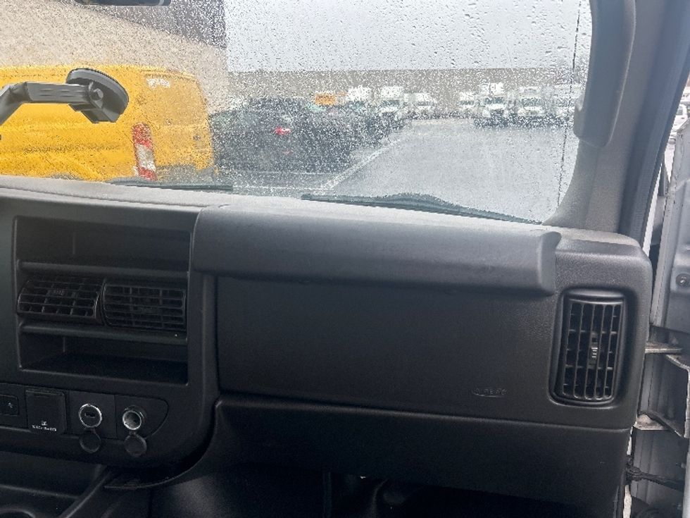 Light Duty Box Truck-Light and Medium Duty Trucks-GMC-2021-Savana G33903-Louisville-KY-104,508\n\t\tmiles-$ 28,500 - Image 20