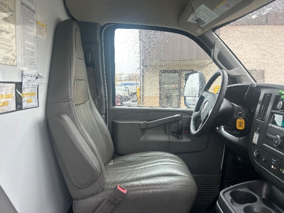 Light Duty Box Truck-Light and Medium Duty Trucks-GMC-2021-Savana G33903-Louisville-KY-104,508\n\t\tmiles-$ 28,500 - Image 21