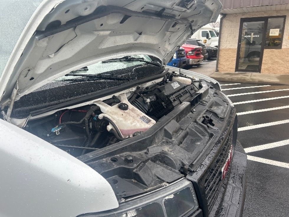 Light Duty Box Truck-Light and Medium Duty Trucks-GMC-2021-Savana G33903-Louisville-KY-104,508\n\t\tmiles-$ 28,500 - Image 22