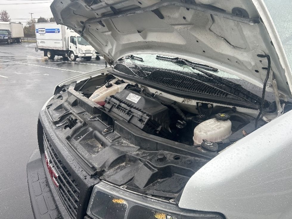 Light Duty Box Truck-Light and Medium Duty Trucks-GMC-2021-Savana G33903-Louisville-KY-104,508\n\t\tmiles-$ 28,500 - Image 23