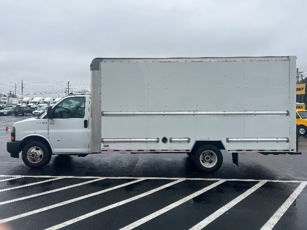 Light Duty Box Truck-Light and Medium Duty Trucks-GMC-2021-Savana G33903-Louisville-KY-104,508\n\t\tmiles-$ 28,500 - Image 4