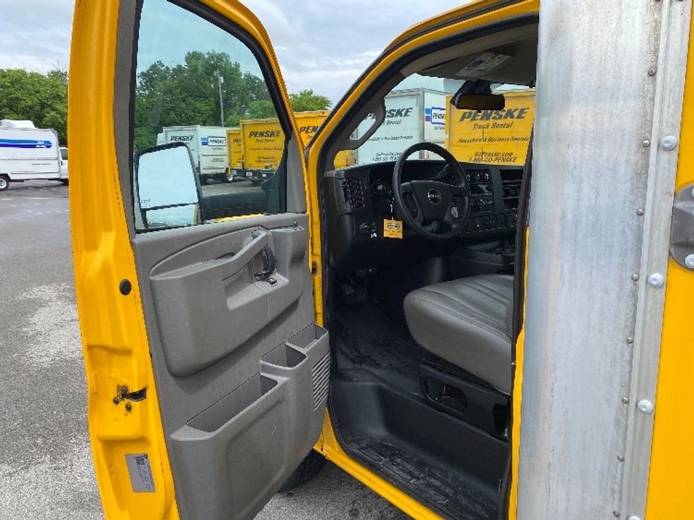 Light Duty Box Truck-Light and Medium Duty Trucks-GMC-2021-Savana G33903-Louisville-KY-106,061\n\t\tmiles-$ 22,500 - Image 15