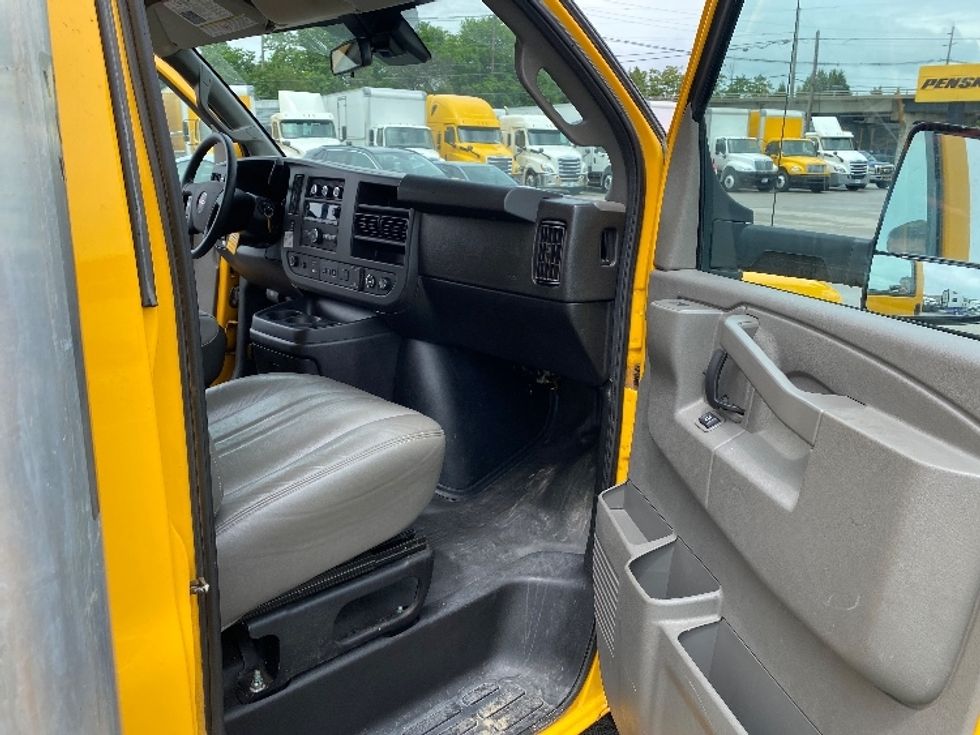 Light Duty Box Truck-Light and Medium Duty Trucks-GMC-2021-Savana G33903-Louisville-KY-106,061\n\t\tmiles-$ 22,500 - Image 19