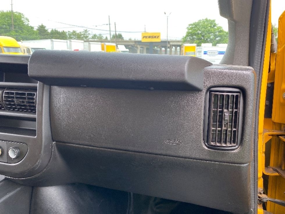 Light Duty Box Truck-Light and Medium Duty Trucks-GMC-2021-Savana G33903-Louisville-KY-106,061\n\t\tmiles-$ 22,500 - Image 20