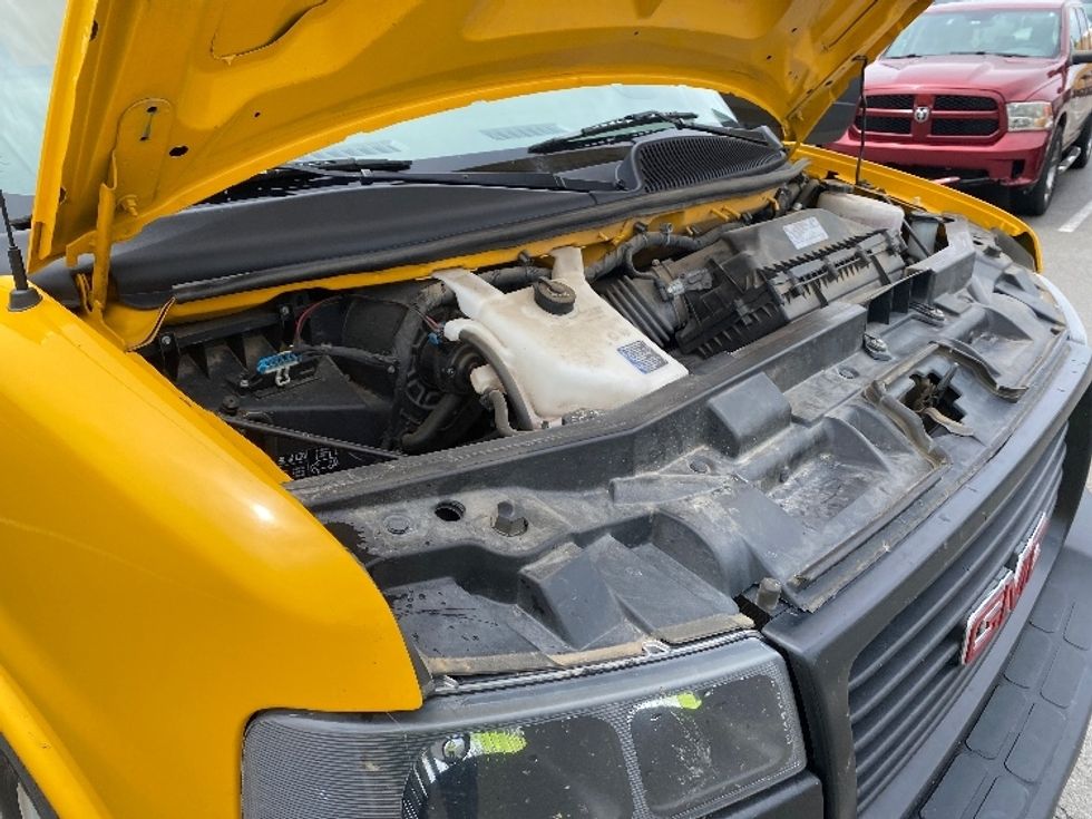 Light Duty Box Truck-Light and Medium Duty Trucks-GMC-2021-Savana G33903-Louisville-KY-106,061\n\t\tmiles-$ 22,500 - Image 22