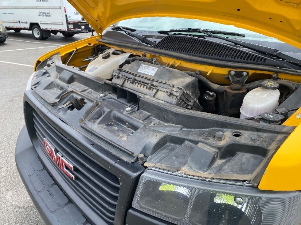 Light Duty Box Truck-Light and Medium Duty Trucks-GMC-2021-Savana G33903-Louisville-KY-106,061\n\t\tmiles-$ 22,500 - Image 23