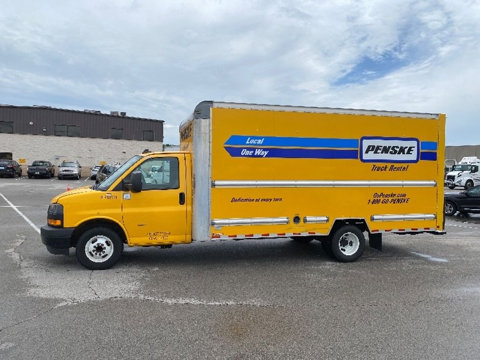 Light Duty Box Truck-Light and Medium Duty Trucks-GMC-2021-Savana G33903-Louisville-KY-106,061\n\t\tmiles-$ 22,500 - Image 4